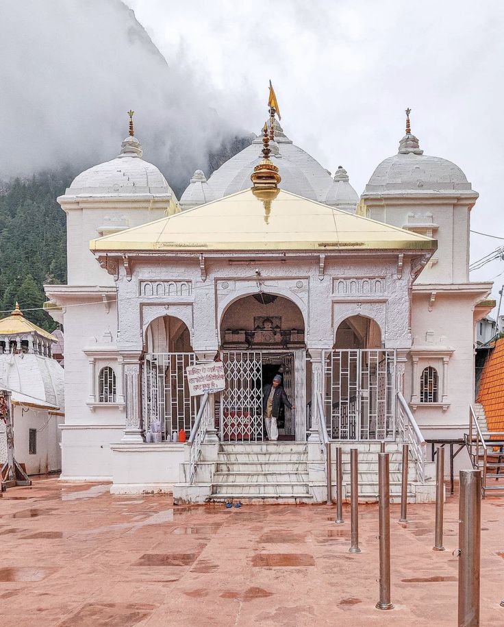 Char Dham Yatra 10 Days 9 Nights – Private Family Tour Package Image 4